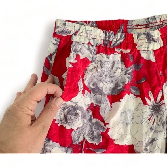 Kut from the Kloth Jansen 100% Linen Floral Print Shorts (6) - Picture 3 of 11
